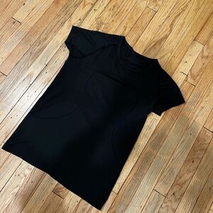 Lululemon women’s Swiftly Tech Short-Sleeve Shirt Size 12